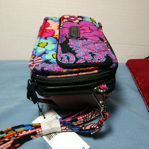 SOLD ❤🆕💖Vera Bradley All In One Crossbody For iphone 6+ Floral Fiesta - Picture 6 of 14